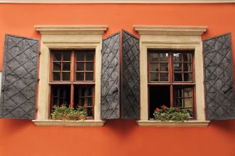 Les étapes clés pour recouvrir du crépi extérieur avec succès